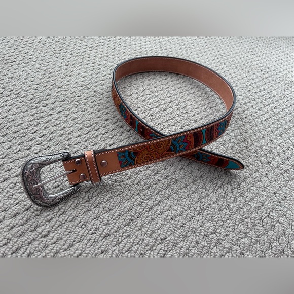 Ariat Womens Tooled Leather Belt
Colorful
A1567008
Western
Rodeo
Equestrian
Sz M - Picture 2 of 15